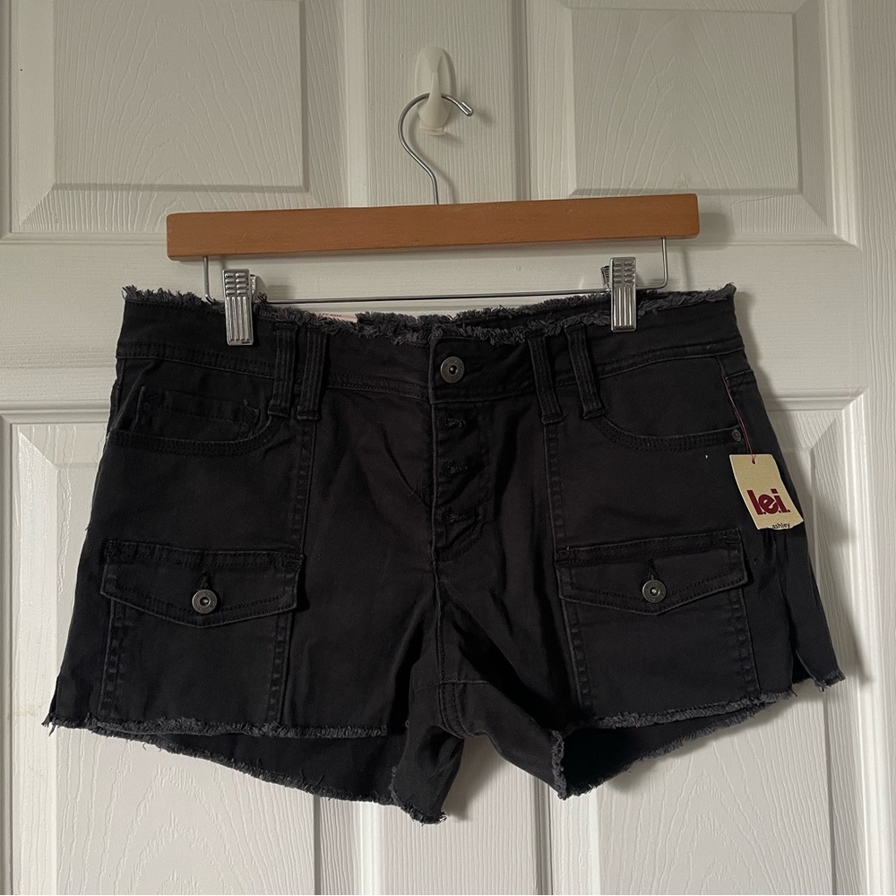 LEI Black Frayed Hem Women's Cargo Shorts